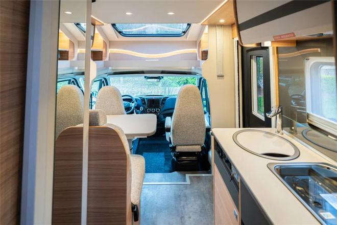 世T5970国产房车对比还有多大差距？澳门新葡京入口整车进口的房车德福经典盛