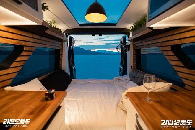 Promaster露营车把舒适感拉满了澳门新葡京四面环窗仰望星空！这辆Ram(图2)