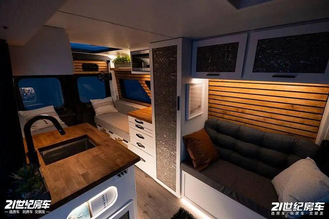 Promaster露营车把舒适感拉满了澳门新葡京四面环窗仰望星空！这辆Ram(图7)